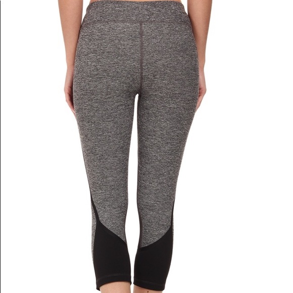 The North Face Dynamix Capri Leggings - Picture 3 of 8
